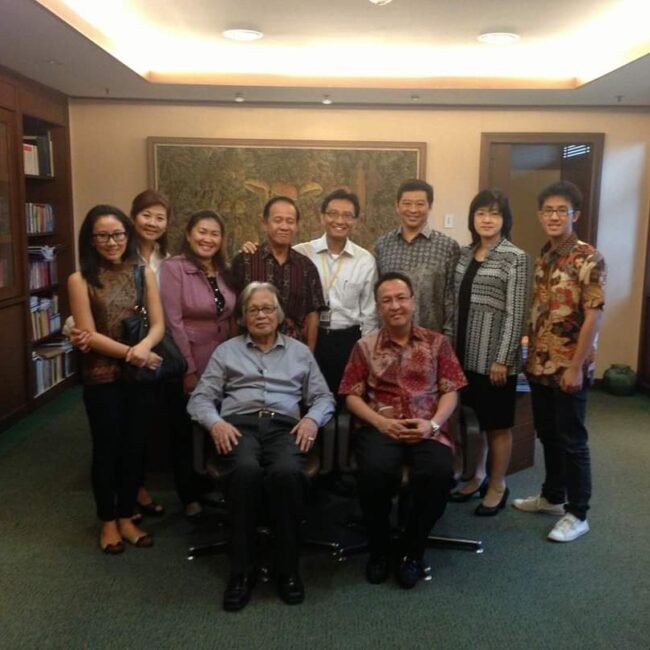 jusak kereh foto bersama Jakob Oetama founder kompas gramedia group